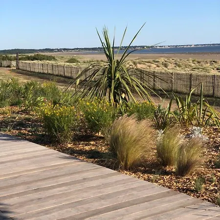 Апартаменты Alcantara Vue Mer, Premiere Ligne